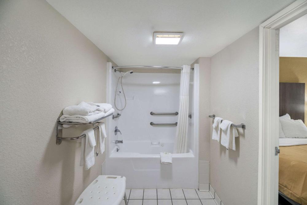 King Room - Non-Smoking interior